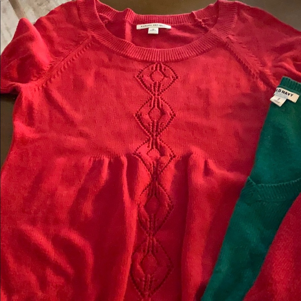 Medium sweaters ***lot of 4